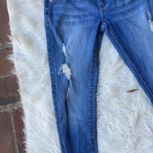 Guess Medium Rise Skinny Distressed Sarah Fit Size 26 - Picture 2 of 12